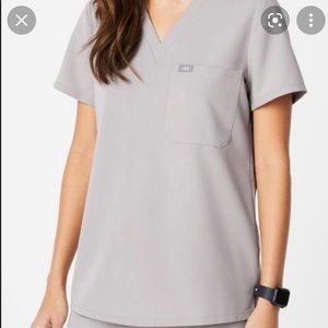 Figs Slate XXS Catarina One-Pocket Scrub Top and xxs/p high rise joggers.